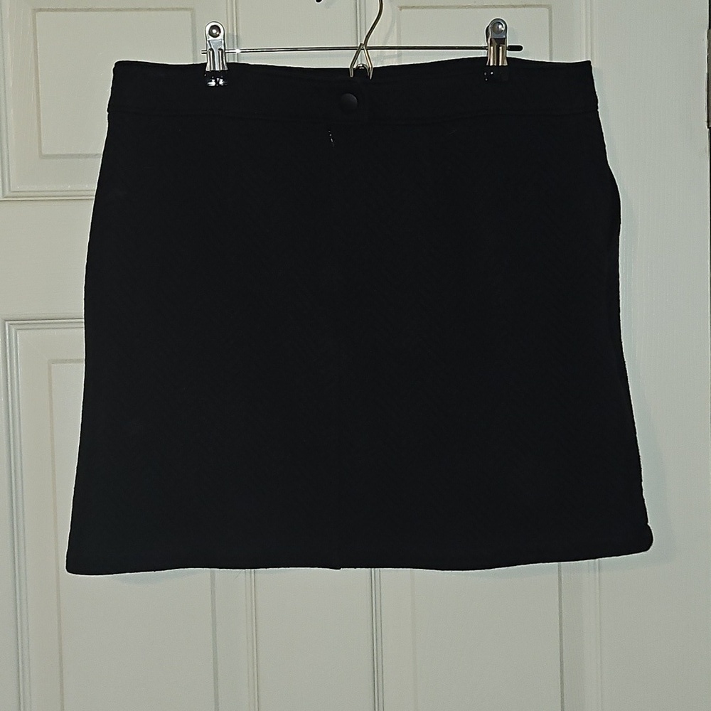 Classic Black Women's Skirt - Picture 3 of 5